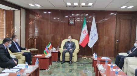 Azerbaijan, Iran discuss energy cooperation