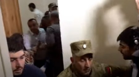 Ermənistan parlamentində dava düşdü - Video