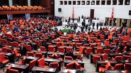 Türkiyə parlamentində dava olub