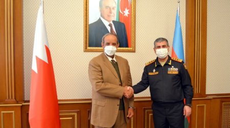 Müdafiə naziri Bəhreyn Müdafiə Qüvvələrinin Baş Komandanı ilə görüşüb