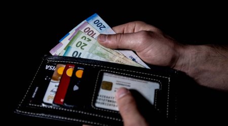 В Азербайджане среднемесячная зарплата повысилась на 3%