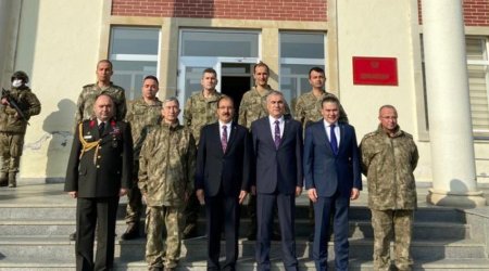 Səfir Ağcabədidə hərbi missiyasının qərargahına baş çəkib