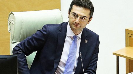 Parlamentinin sədri istefa verdi