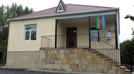 İlham Əliyev şəhid ailələri və hərbçilər üçün nəzərdə tutulmuş evlərlə tanış olub
