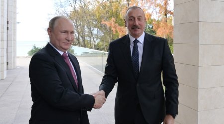 Vladimir Putin congratulates President Ilham Aliyev on New Year