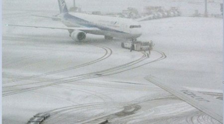 Bu ölkədə qara görə 230-dan çox aviareys təxirə salındı