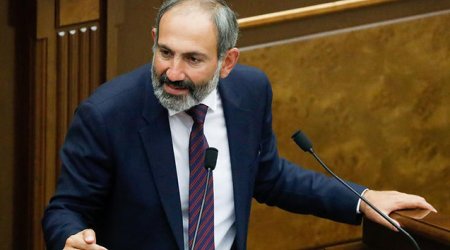 Paşinyanın partiyasından iki deputat istefa verdi