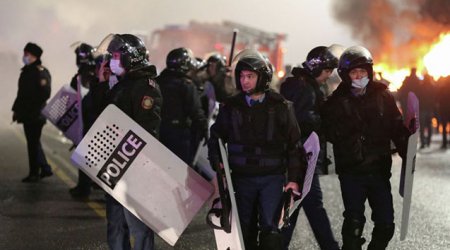 Qazaxıstandakı aksiyalarda 200-dən çox insan polis bölməsinə aparıldı