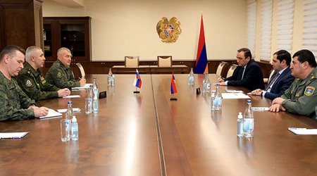Papikyan sülhməramlıların yeni komandanı ilə görüşdü