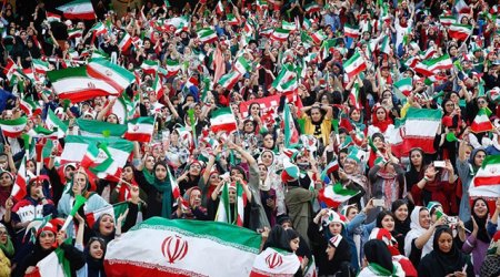 İranda azarkeşlərin stadiona buraxılmasına icazə verildi
