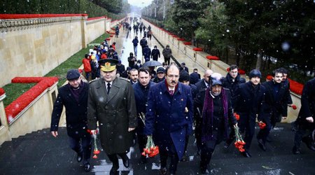 Türkiyə səfirliyindən 20 Yanvar faciəsi ilə bağlı paylaşım - Fotolar