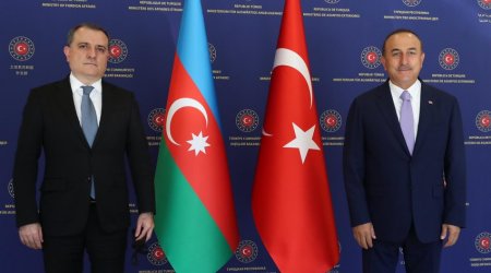 Azerbaijani, Turkish FMs hold phone conversation
