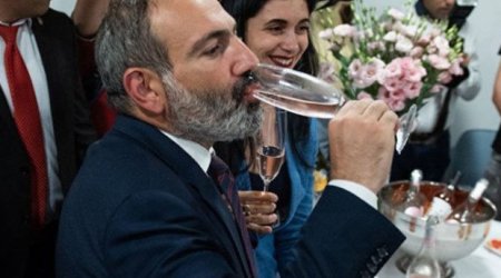 Paşinyan içib, Putini təhqir etdi