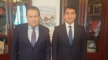 Hikmat Hajiyev meets with Secretary General of Organization of Turkic States