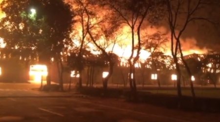 Pakistanda kağız fabriki yandı - 2 ölü, 15 yaralı