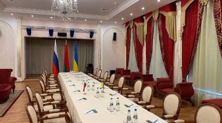 Ukrayna nümayəndə heyəti Rusiya ilə danışıqların aparılacağı məkana çatıb