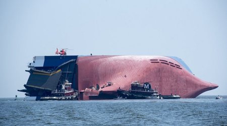 Atlantik okeanında avtomobil daşıyan gəmi batıb