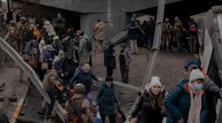 Ukraynanın İrpen şəhərində təxliyə zamanı əhaliyə atəş açılıb, ölənlər var