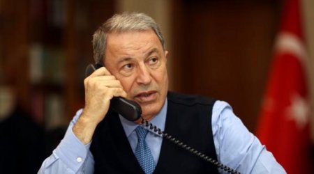 Hulusi Akar ukraynalı həmkarı ilə telefonla danışıb
