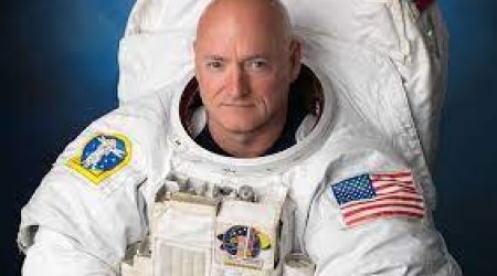 Amerikalı astronavt Rusiya medalını Moskvaya qaytarır
