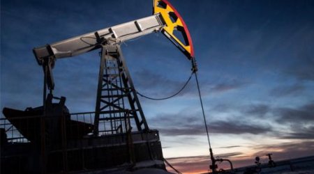 Цены на нефть падают более чем на 5%