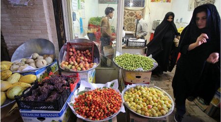 İranda yaşamaq üçün öz bədənini satır.