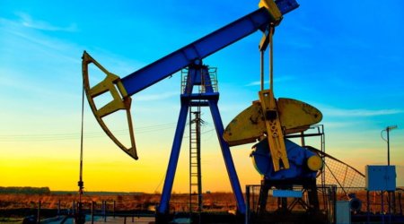 Azeri Light oil price slightly down