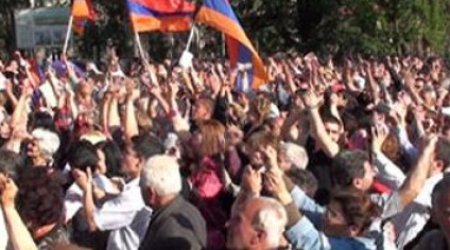 Brüsel görüşündən öncə Ermənistanda aksiya keçirilir - VİDEO