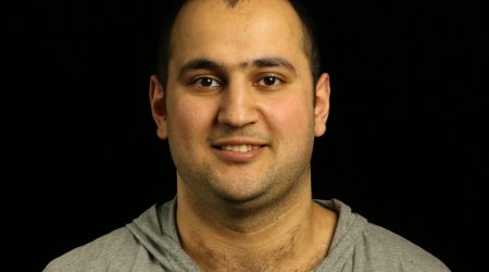 “Facebook”da işə başlayan azərbaycanlıya corab hədiyyə edildi