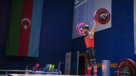 İsa Rüstəmov ağır atletika üzrə Azərbaycan çempionu olub