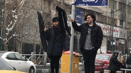 İranda qadınlar etiraz aksiyası keçirdi