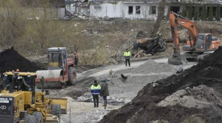 Kiyev ətrafında partladılmış körpü  bərpa edilir