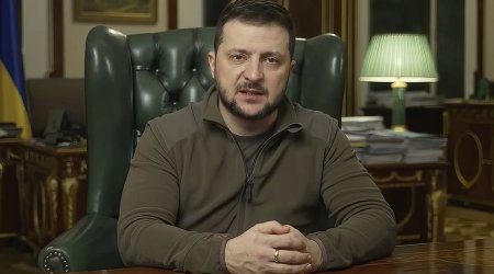 Zelenski əsgərlərin tərxis olunmasını təxirə saldı