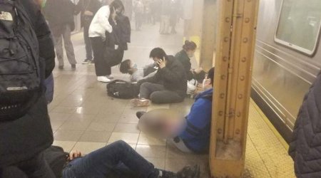 Nyu-York metrosunda atışma: Çox sayda yaralı var - VİDEO