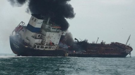 Honqkonq sahillərində neft tankeri partlayıb