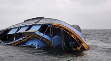 Liviyada miqrantları daşıyan qayıq batıb