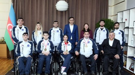 Fərid Qayıbov beynəlxalq yarışda qızıl medal qazanan paralimpiyaçıları qəbul edib