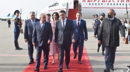 Qırğızıstan Prezidenti Bakıya gəldi