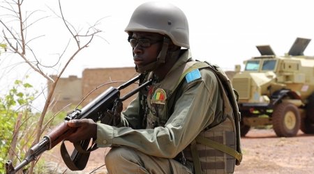 Malidə silahlılar üç hökumət düşərgəsinə hücum edib