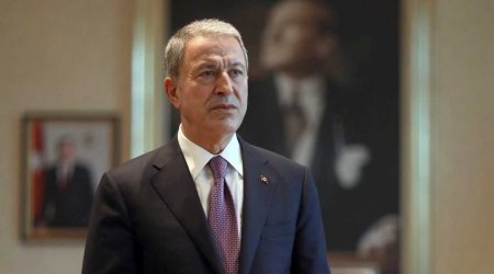 Hulusi Akar ukraynalı həmkarı ilə görüşüb