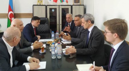 Fransa səfiri Bakıda partiya sədrləri ilə görüşdü