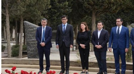 Fərid Qayıbov Azad Rəhimovun məzarını ziyarət edib