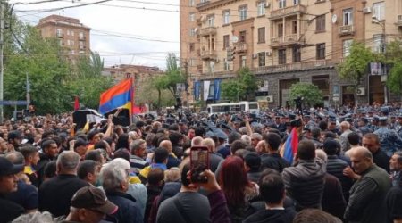 Ermənistanda kütləvi mitinq keçirilir