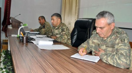 Azad edilən ərazilərdə dislokasiya olunan hərbi hissədə iclas keçirilib