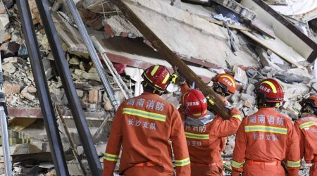 Çində bina çöküb, onlarla ölü var