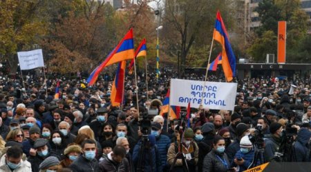 Ermənistanda müxalifət yenidən İrəvanda yürüşə başladı