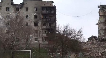 İzyum uğrunda döyüş zamanı 44 mülki şəxsin cəsədi tapılıb