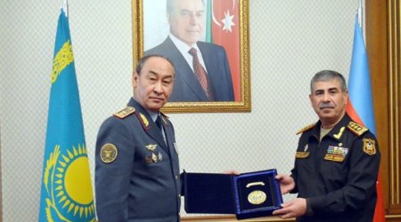 Zakir Həsənov qazaxıstanlı generalla görüşdü