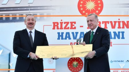 Ərdoğandan İlham Əliyevə hədiyyə - Video