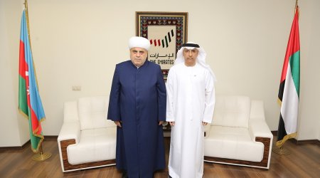 Şeyxülislam səfirliyə başsağlığına getdi